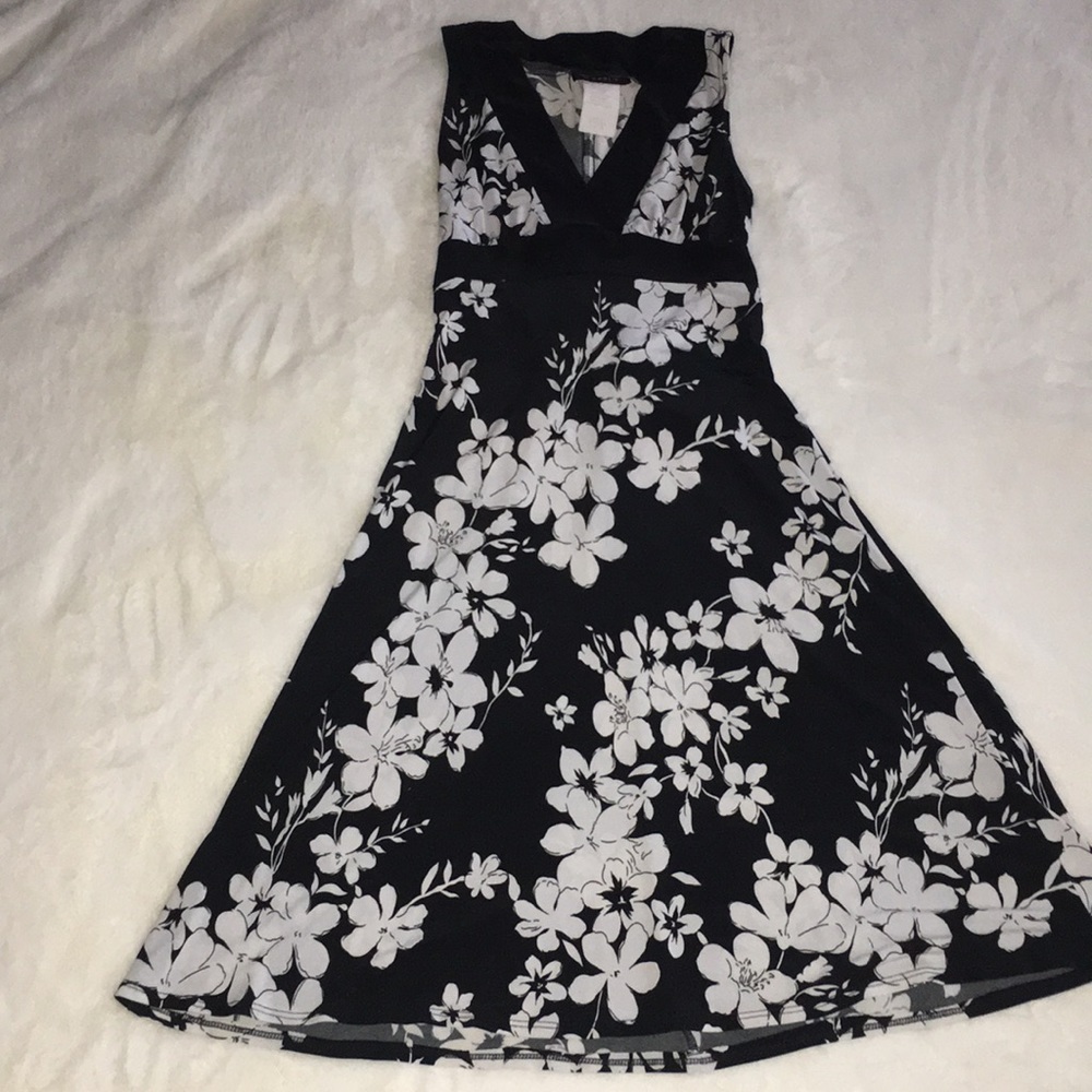 B. Darlin Black and white flowered dress size 3/4